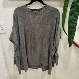 Barefoot dreams poncho style sweater size S/M olive